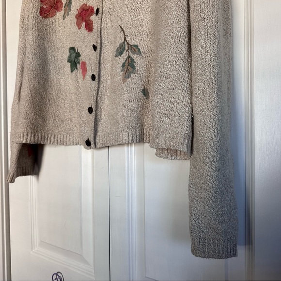 Vintage Monterey Embroidered Leaf Cardigan with buttons - Picture 7 of 15
